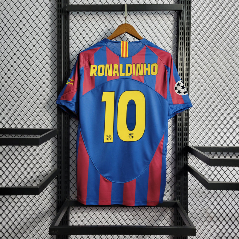 Camisa Retrô Barcelona Home - 2006 Ronaldinho/10 - Nike Masculina - Vermelho e Azul