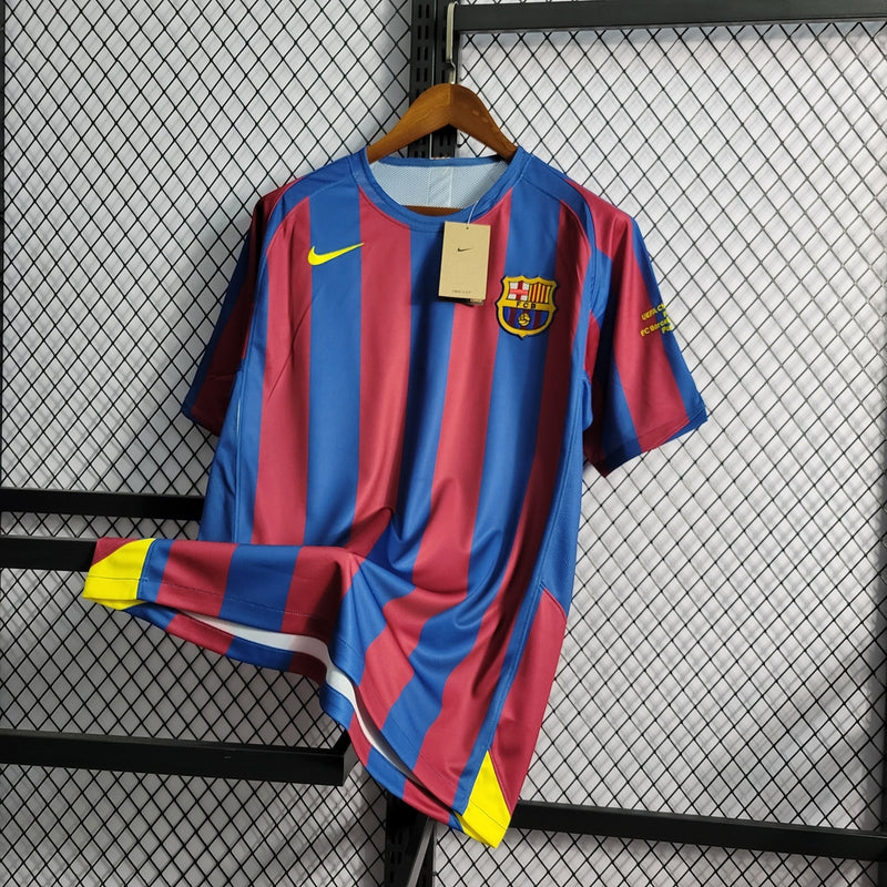Camisa Retrô Barcelona Home - 2006 Ronaldinho/10 - Nike Masculina - Vermelho e Azul