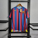 Camisa Retrô Barcelona Home - 2006 Ronaldinho/10 - Nike Masculina - Vermelho e Azul