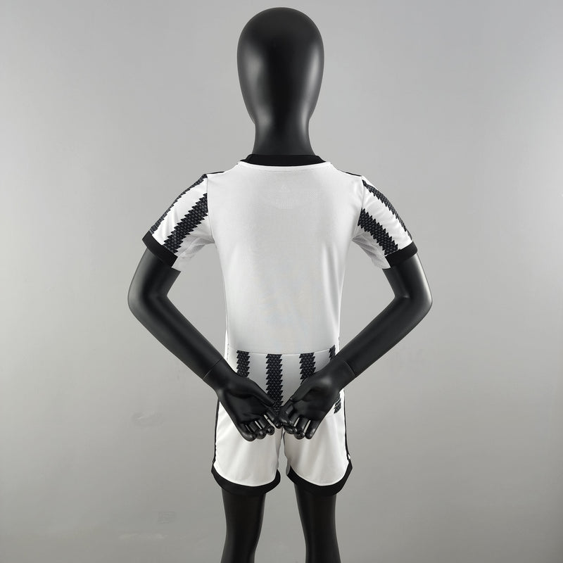 Kit Infantil Juventus Titular - 22/23